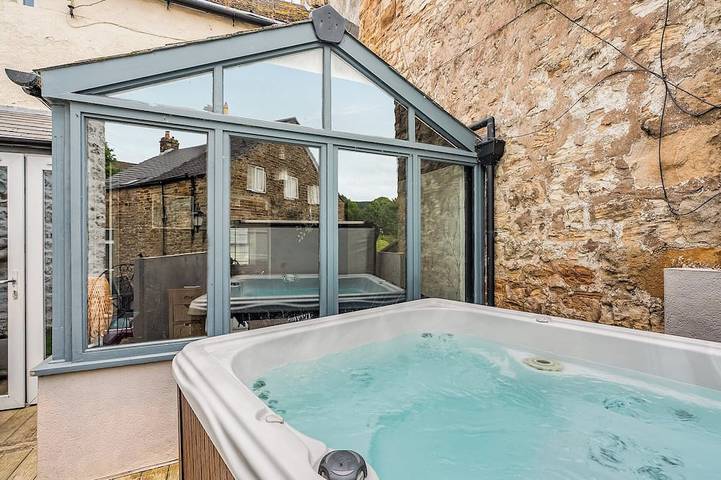 Holiday rental for 12 people, with hot tub and garden in Alston