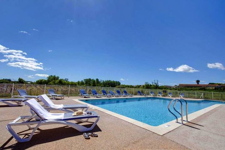 Appart’hôtel pour 4 personnes, avec sauna et piscine ainsi que vue et jardin