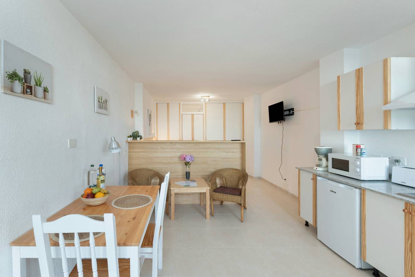 Ganze Wohnung, Ferienwohnung 'La Bayana - 1' mit Meerblick, Gemeinschaftspool und Wi-Fi in Puerto Naos, Los Llanos de Aridane