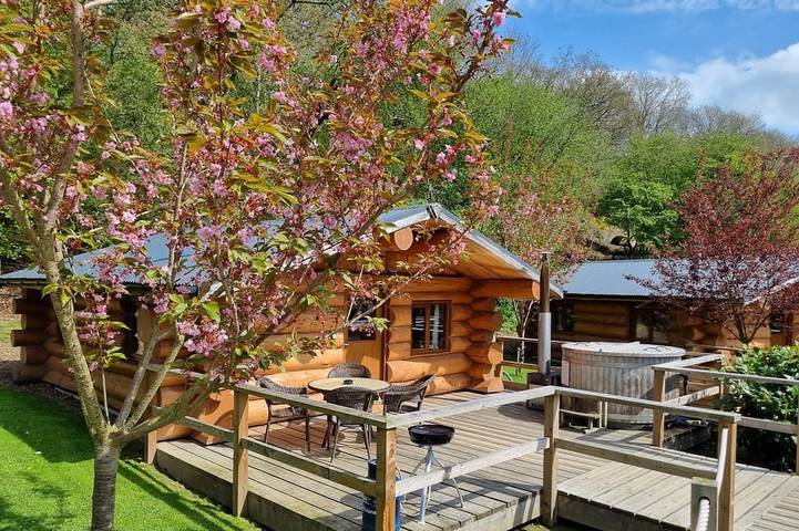 Cabaña de madera para 4 personas, con terraza y jacuzzi - 1