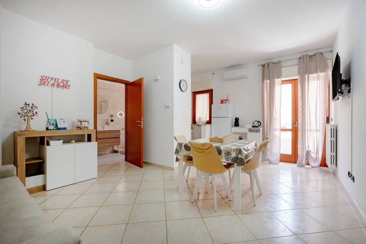 Entire apartment, Levante Eight Sea View Holiday Home with Sea View, Wi-Fi, and Air Conditioning in Bari, Bari Province
