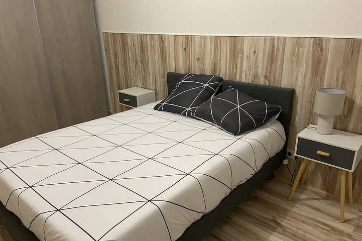 Location de vacances pour 8 personnes, avec terrasse et jardin à Anneyron - 2