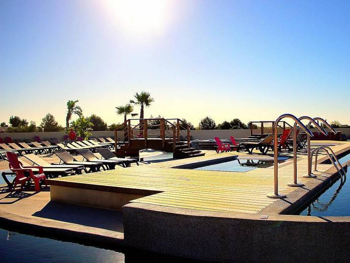 Camping für 5 Personen, mit Terrasse und Kinderpool in Sérignan