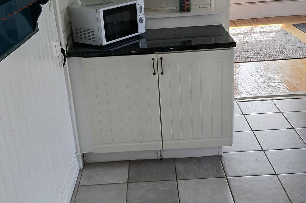 Smögen large rooms, on lovely Stenrös. in Smögen