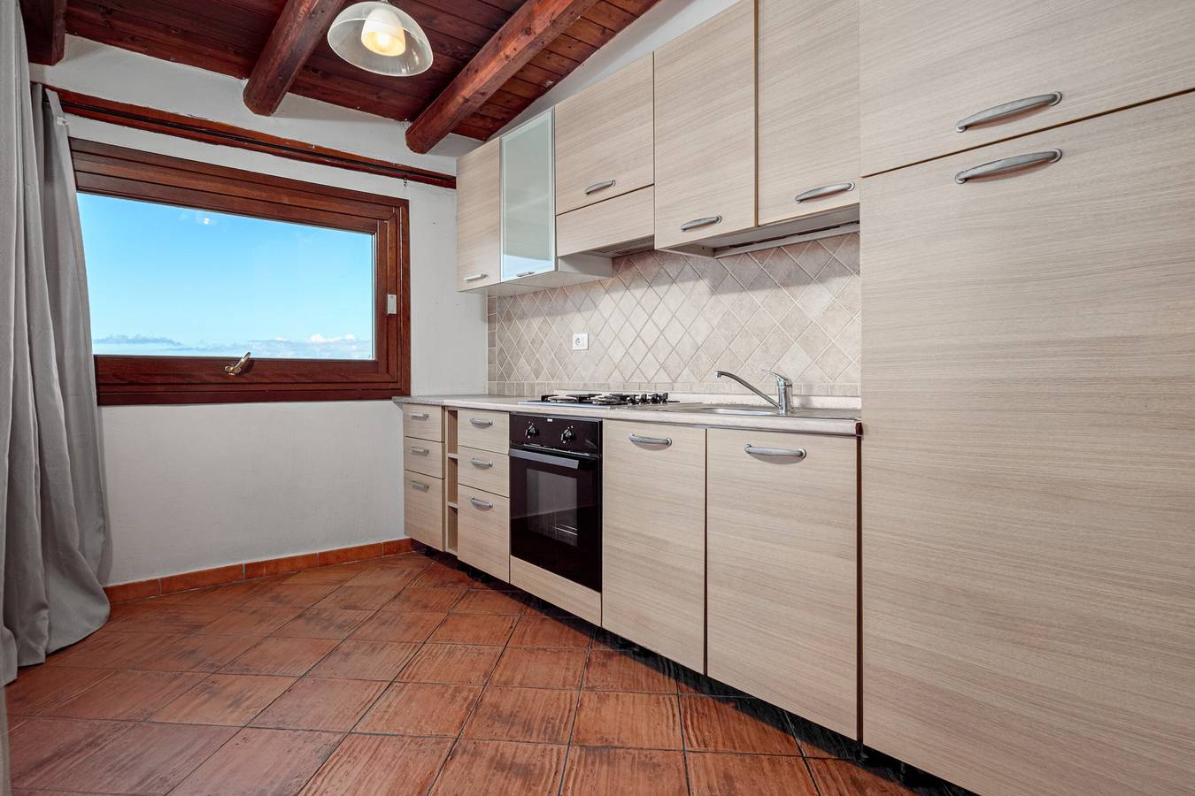 Casa Vacanze 'Orizzonti 34' con vista mare, terrazza privata e aria condizionata in Baia Caddinas, Golfo Aranci