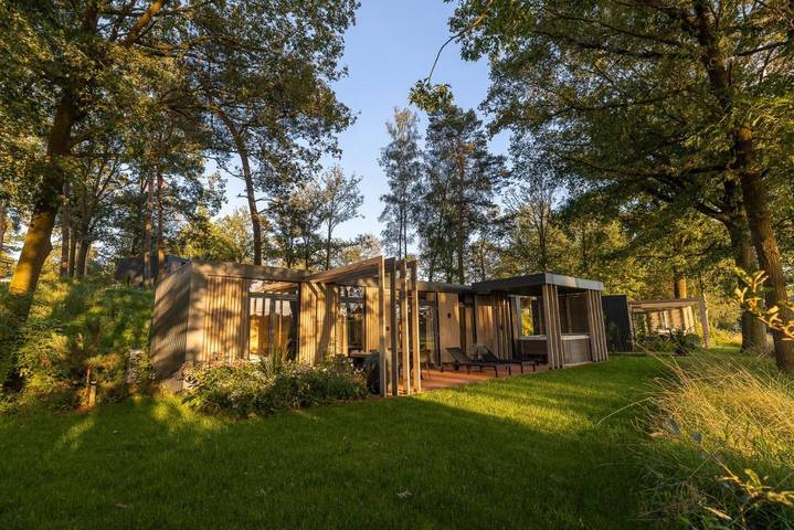 Ferienhaus für 4 Personen, mit Terrasse und Whirlpool sowie Garten und Pool in Markelo