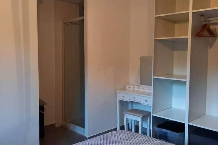 Gîte pour 4 personnes, avec jardin ainsi que terrasse et jacuzzi à Aubin - 2