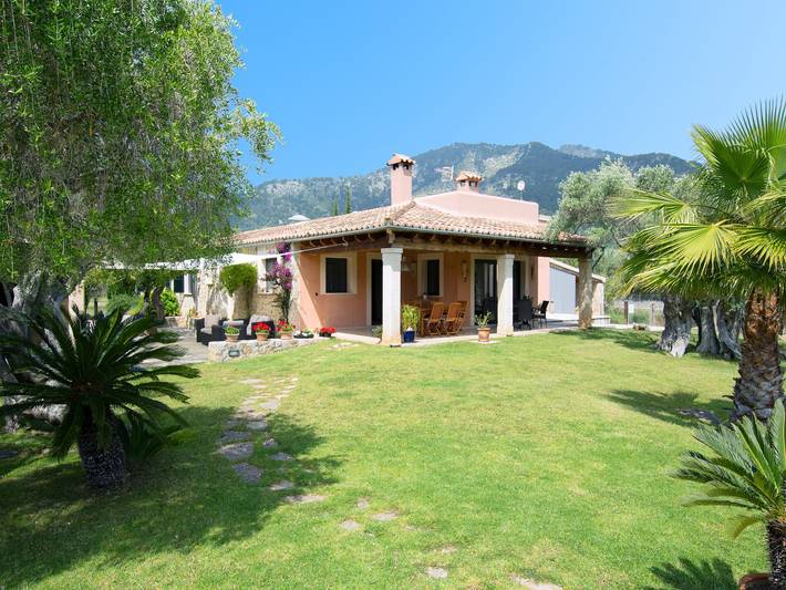 Ferienhaus für 8 Personen, mit Pool und Garten, kinderfreundlich