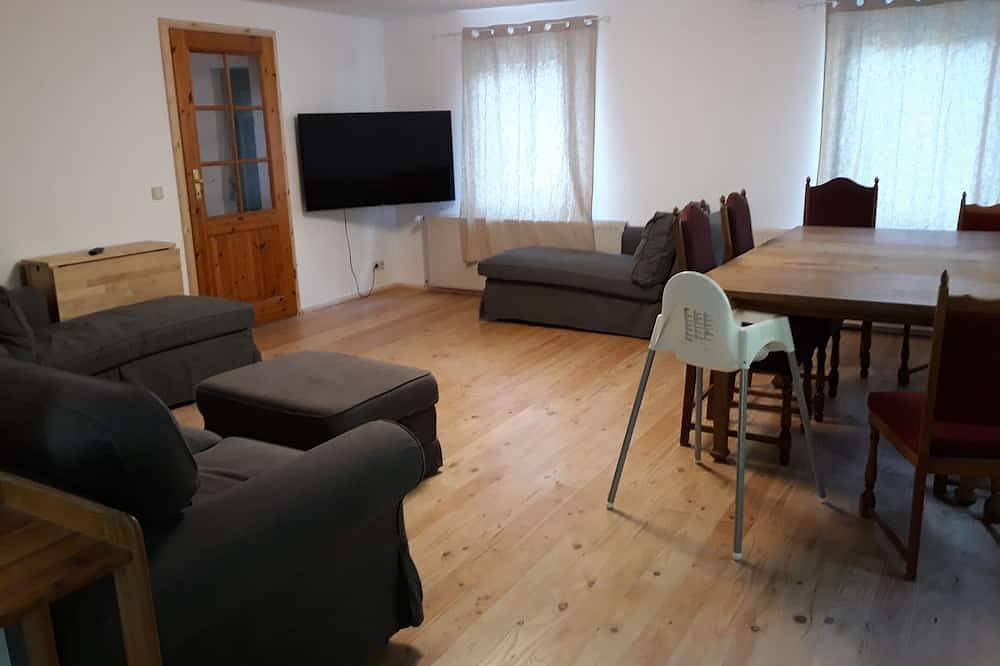 Ganze Wohnung, Am Elberadweg: Familienwohnung in Loschwitz, Dresden