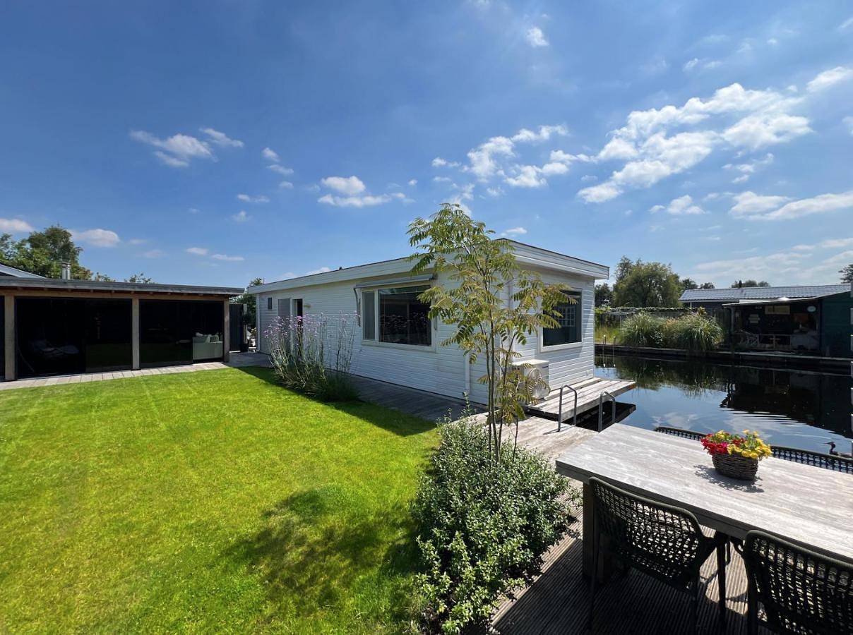 New- Private Cosy Houseboat, on a lake near Amsterdam in Vinkeveen, Groene Hart