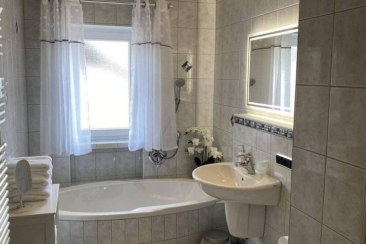 Ganze Wohnung, Gästehaus Walter - Ferienwohnung Säulingblick in Eisenberg, Bayerisch Schwaben