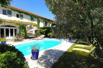 Gîte pour 6 personnes, avec piscine ainsi que balcon et jardin à Cabannes
