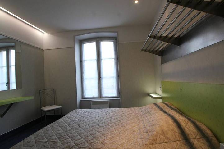 Gîte pour 8 personnes, avec jardin à Saint-Cyr-du-Bailleul - 4