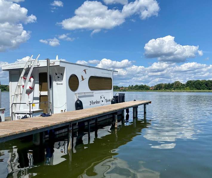 Boot für 4 Personen, mit Terrasse und Ausblick in Werder