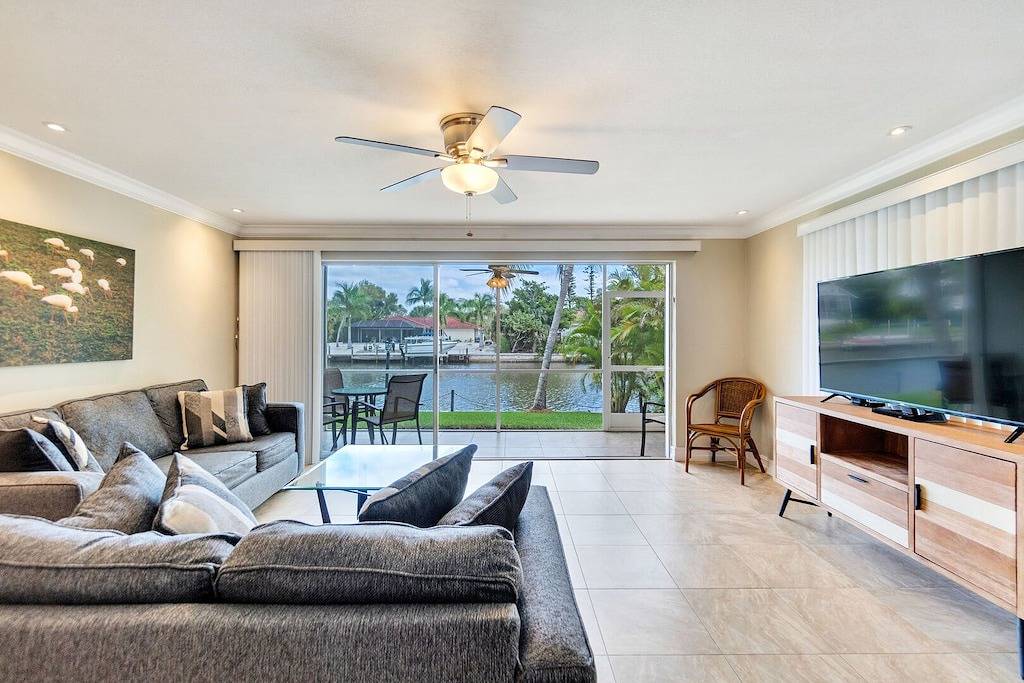 Stunning Luxury canal front villa \"Sea Oats\" across the street from the beach! in Sanibel, Sanibel Island
