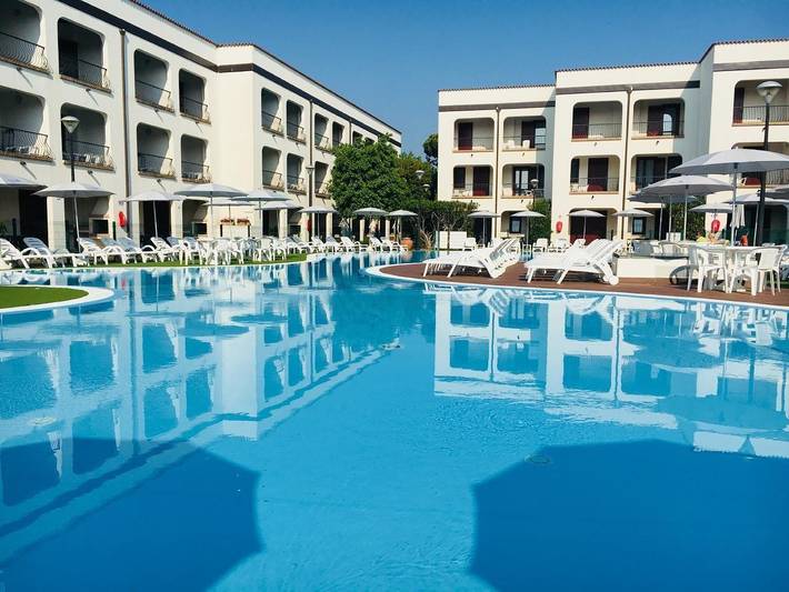 Ferienwohnung für 8 Personen, mit Pool und Whirlpool sowie Terrasse und Garten in Lido di Spina