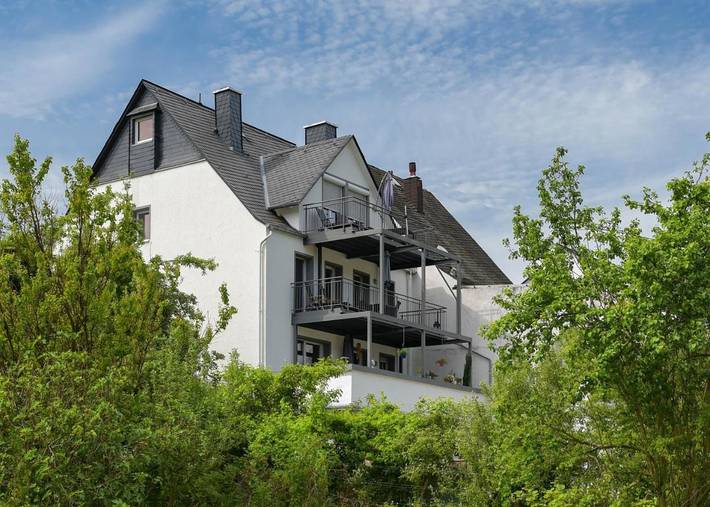 Ferienwohnung für 2 Personen, mit Balkon und Terrasse sowie Garten und Ausblick in Zell (Mosel)