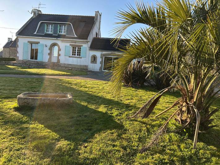 Location de vacances pour 8 personnes, avec jardin et terrasse à Confort-Meilars