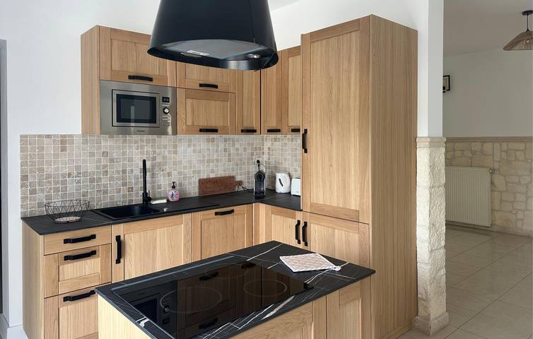 Cozy Lakeside Retreat - WiFi, Parking, TV - 700m to Lac de la Pinçonnière in Blois, Blois region