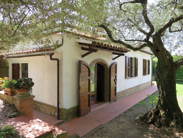 Ferienhaus für 4 Personen, mit Terrasse und Garten in Montescudaio