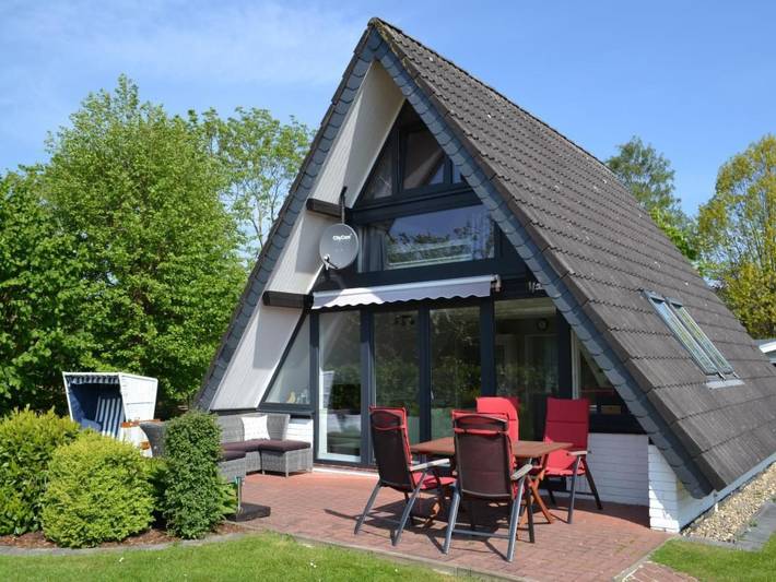 Ferienhaus für 4 Personen, mit Terrasse und Garten in Burhave - 2