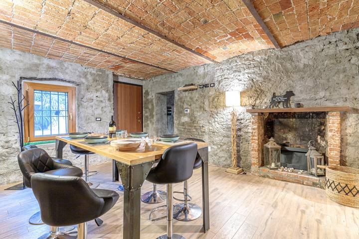 Villa for 8 people, with Hot tub and Yard as well as Children pool and Sauna in Northern Italy