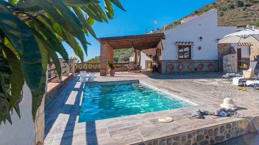 Villa pour 4 personnes, avec balcon/terrasse et piscine à Torrox