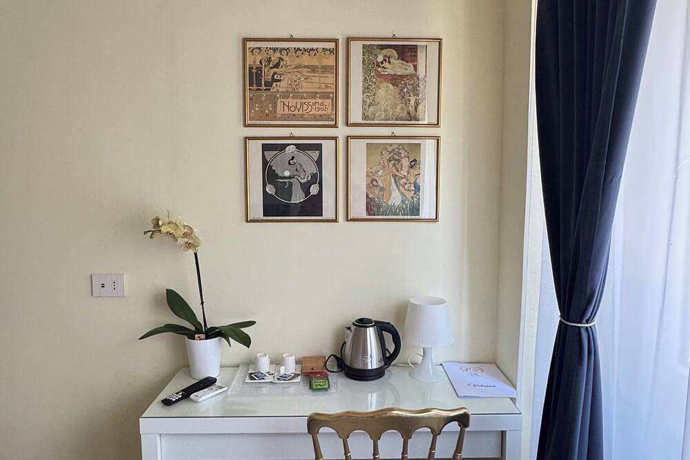 Ac Gold B&B-Deluxe Double/Double Room Single Beds in Reggio Calabria, Reggio Calabria Province