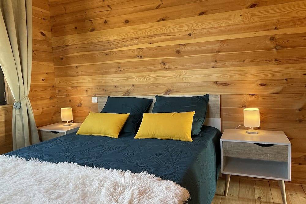 Quiet chalet with superb unobstructed view of the Morvan mountains in Saint-Germain-des-Champs, Parque natural de Morvan