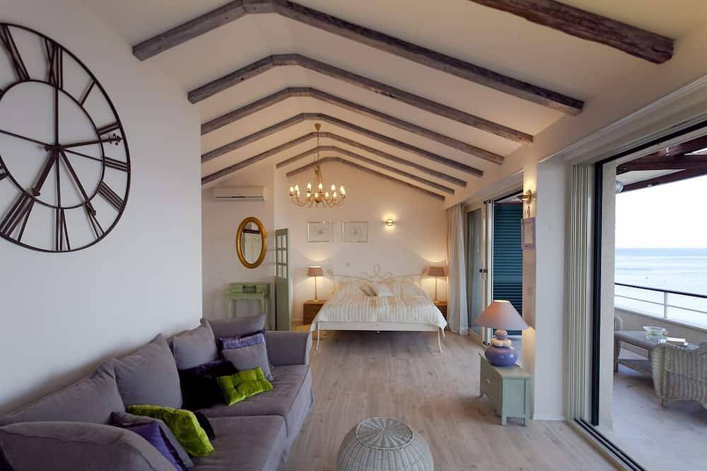 Chic Vis - Villa Tempera - Beachfront , Wifi Boat Mooring , 1200 m2 Olive garden in Rukavac, Split-Dalmatia