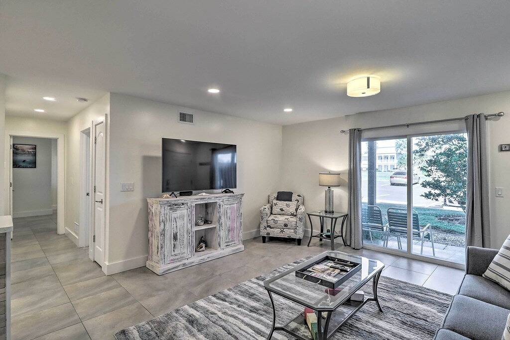 Ganze Wohnung, Florida Condo w/ Pool & Tennis: Walk to Beach! in Fernandina Beach, Amelia Island