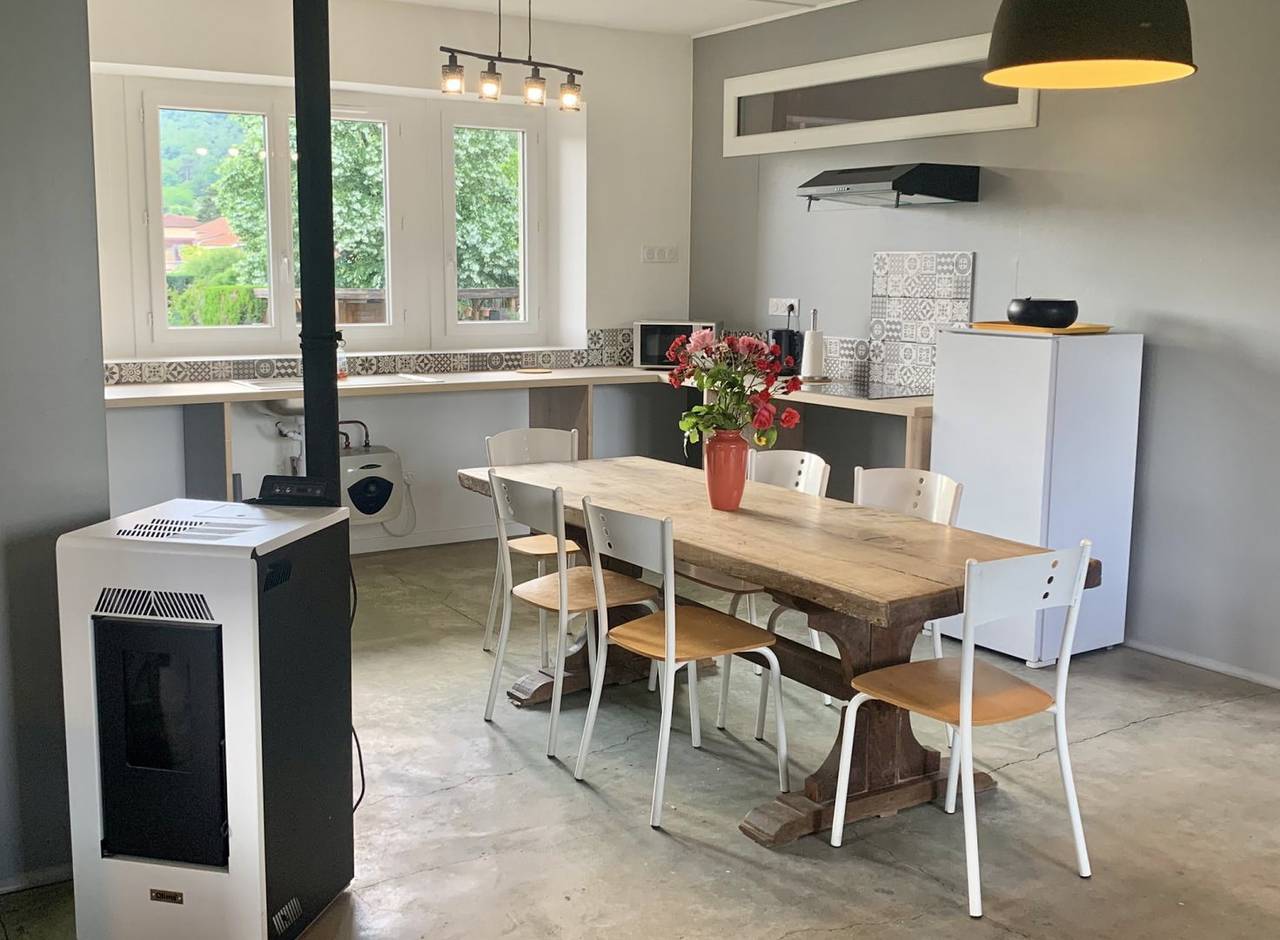 Appartement entier, Gîte Puy de Dôme « Loft 120 m² » in Châtel-Guyon, Parc naturel régional des Volcans d'Auvergne