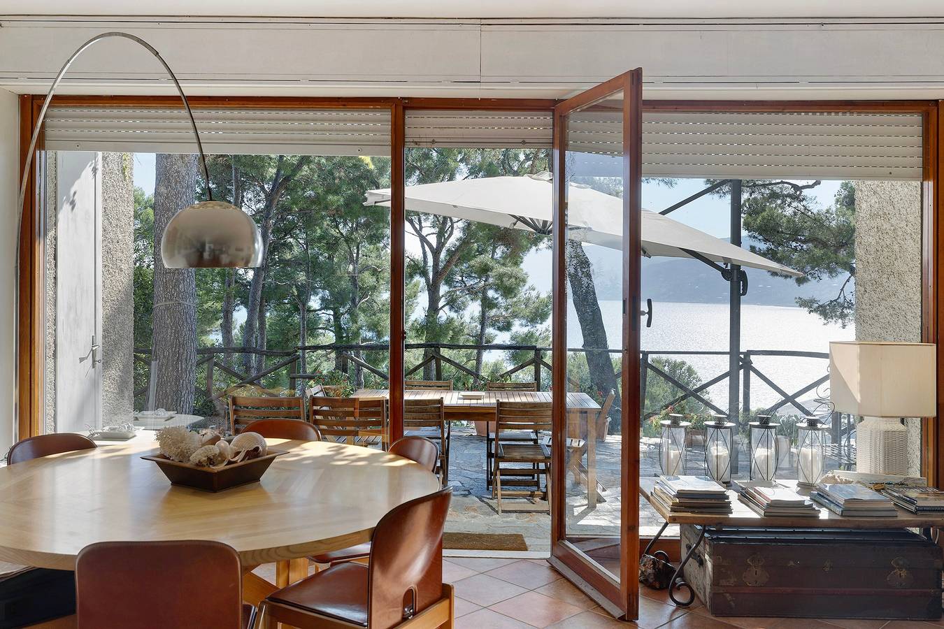 Entire apartment, Holiday Apartment "Belvedere Su Bergeggi In Villa" with Sea View, Shared Pool & Private Terrace in Bergeggi, Riviera di Ponente