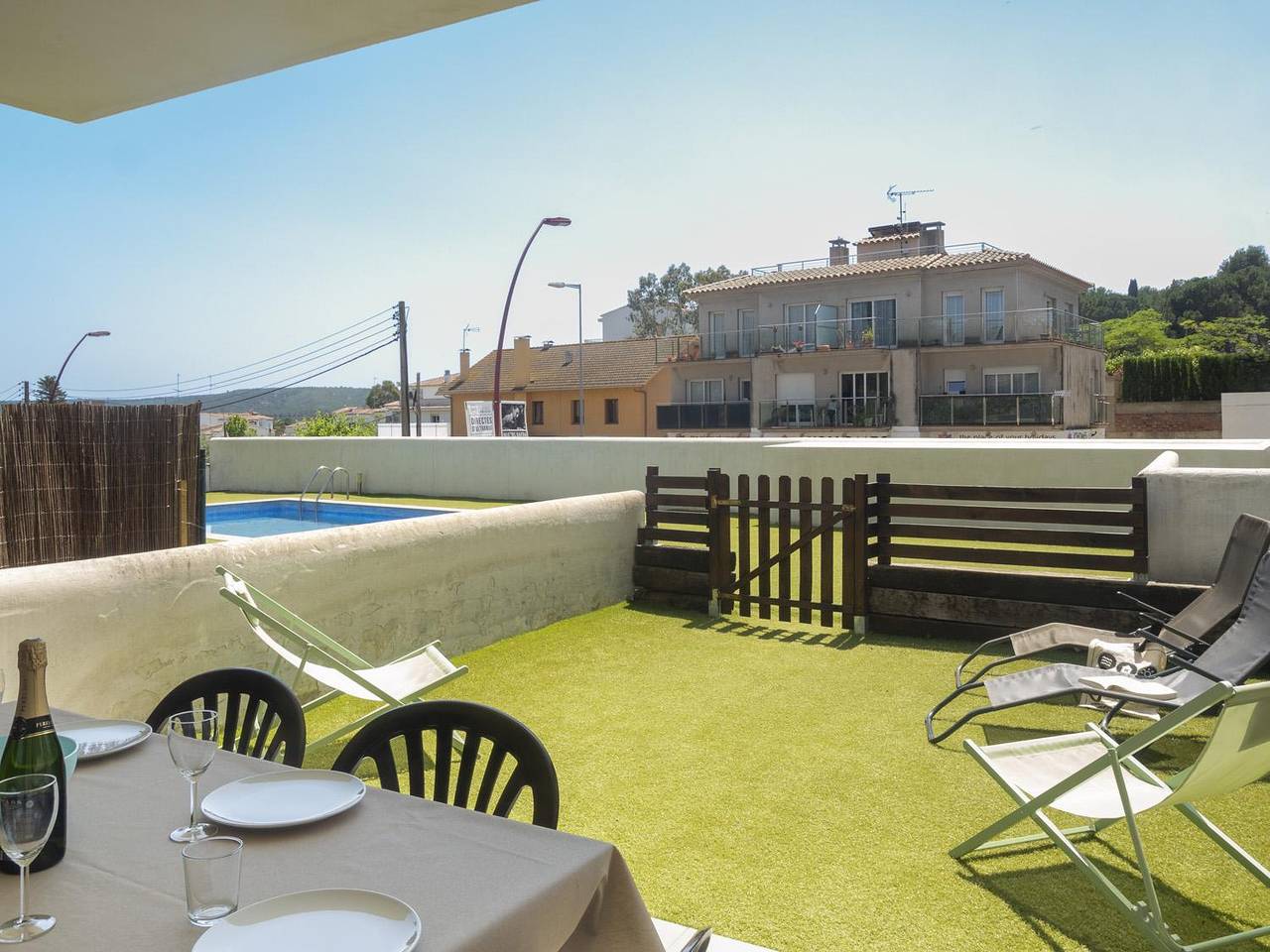 Apartamento entero, Ref. Riells Mar: Piscina y parking a 100m de la playa de Riells. in La Escala, Alt Empordà