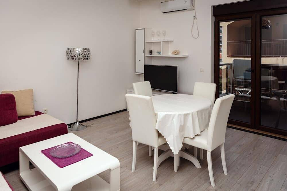 Tropical Paradise in a 1Br Apt 5 min to Sand Beach in Budva, Opština Budva