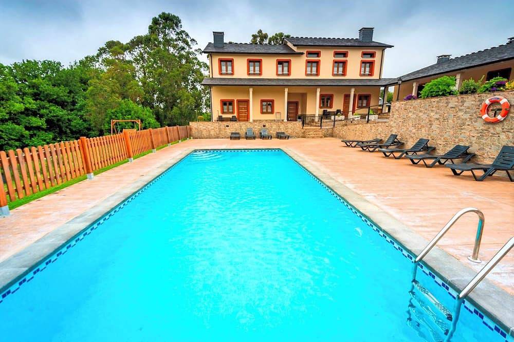 Apartamento entero, Apartamento 3: Con vistas a jardines y piscina in Tapia de Casariego, Costa Verde