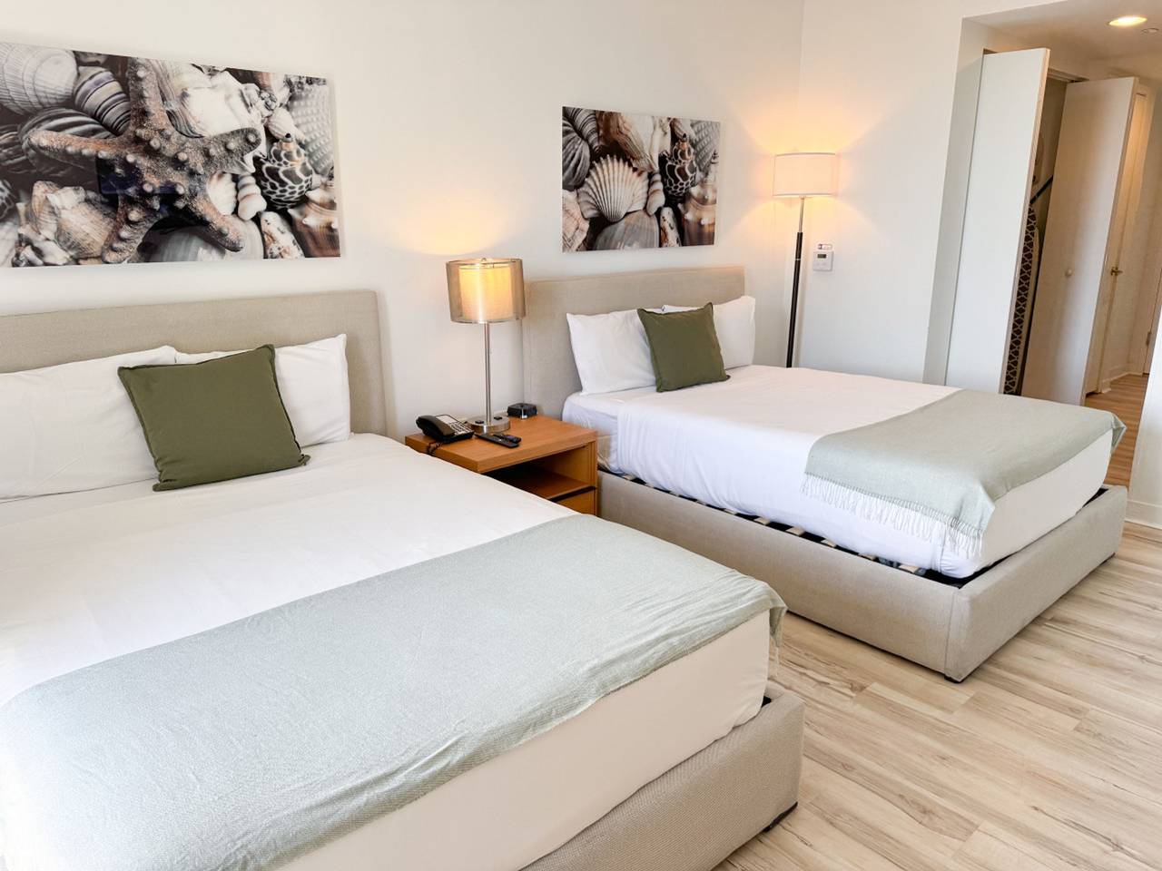 Apartamento entero, Beachwalk Studio: 2 Beds in Hallandale Beach, Broward County