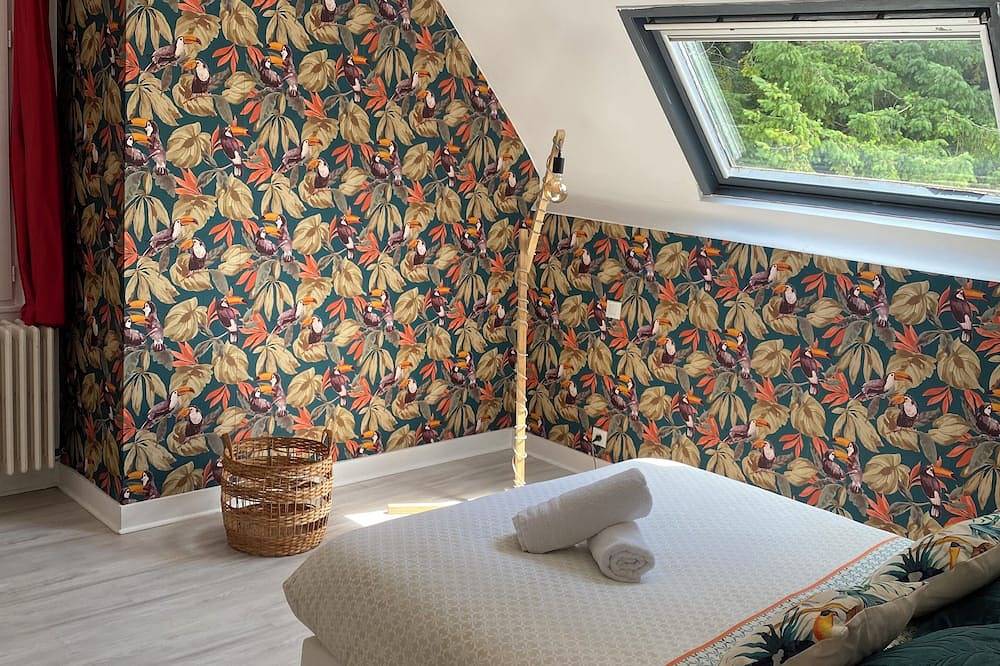 Large house in Normandy with heated swimming pool and games room. in Valognes, Côte de la Déroute