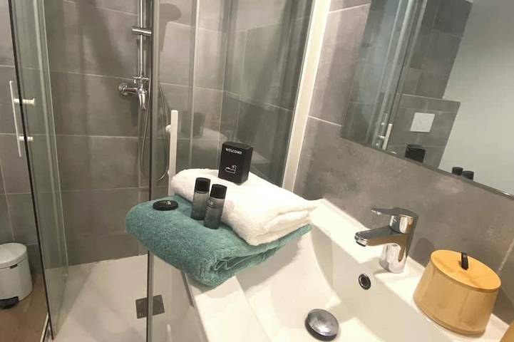 Gîte pour 2 personnes, avec Terrasse ainsi que Jardin et Piscine dans Plage Cala Rossa - 3