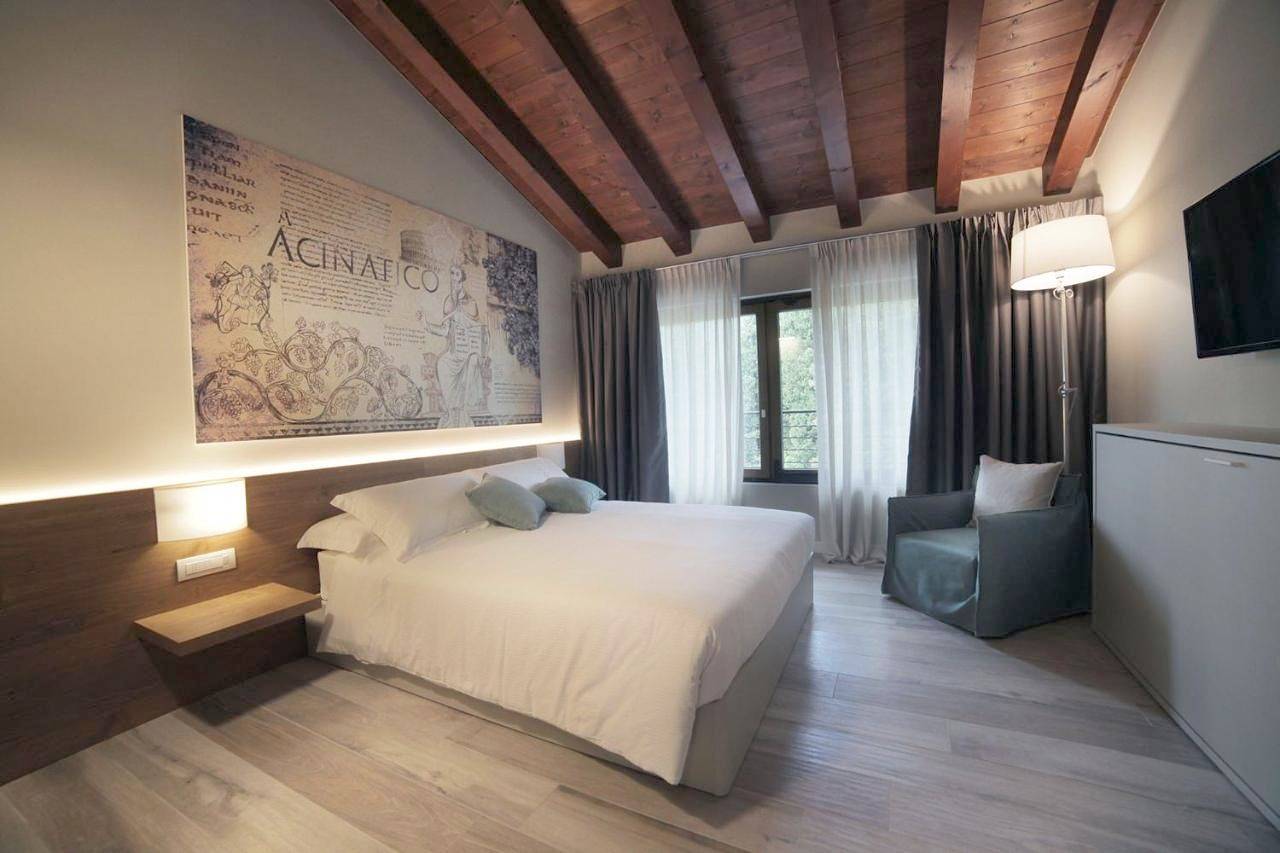 Deluxe Double Room (2 Adults + 1 Child) in Fumane, Verona Provinz