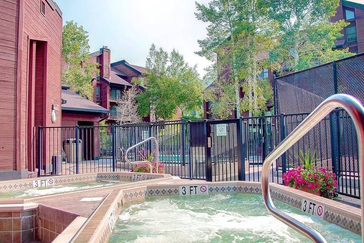 Vacation rental for 6 people, with pool and balcony/terrace as well as sauna and hot tub in Steamboat Springs