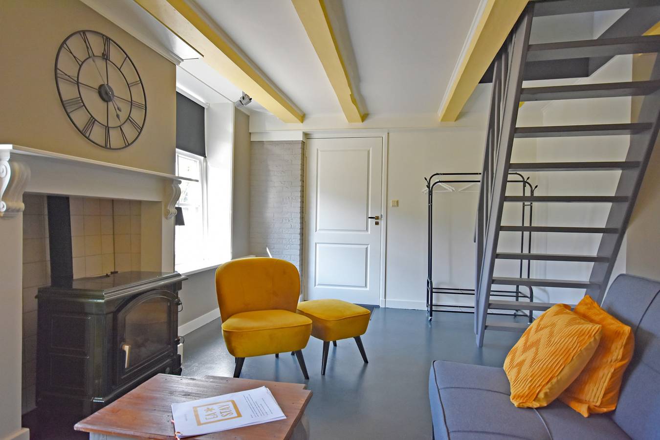 Ganze Wohnung, Gemütliche Wohnung für 4 Personen direkt am Wasser in Eastermar in Nationalpark De Alde Feanen