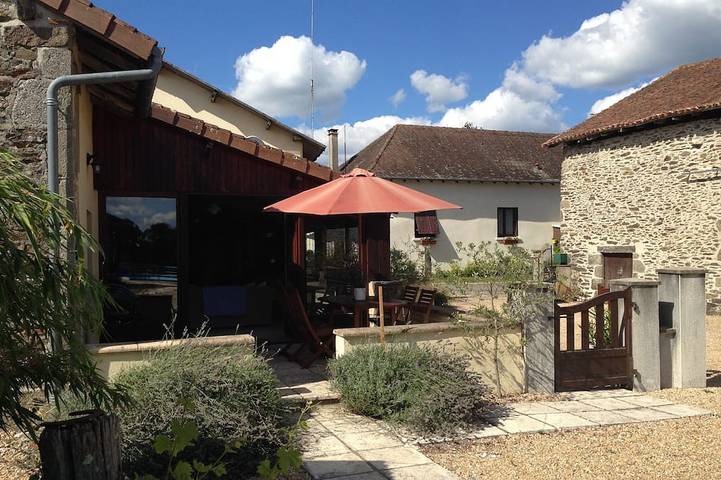 Gîte pour 10 personnes, avec piscine et jardin