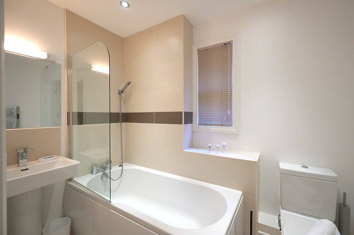 Ganze Wohnung, Spacious & Characterful Preston Apartment w Parking in Preston, Lancashire