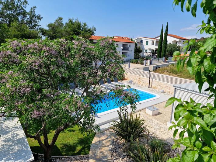 Geheel appartement, Tome in Vir