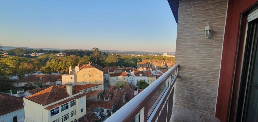 Apartamento de férias para 6 pessoas, com vista e terraço em Caldas da Rainha