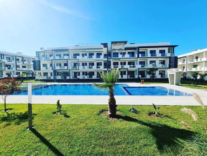 Appartement de vacances pour 8 personnes, avec balcon ainsi que piscine et vue