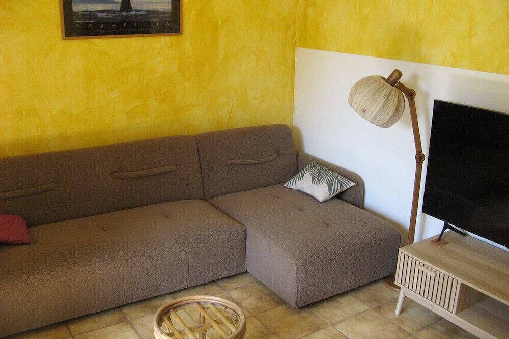 Maison mitoyenne avec piscine en pleine campagne, pour toute la famille in Plaissan, Région de Lodève
