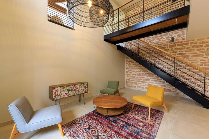 Location de vacances pour 10 personnes, avec vue et terrasse à Juliénas - 2