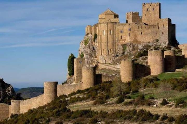 Gîte pour 7 personnes, avec vue ainsi que terrasse et piscine à Ayerbe - 3